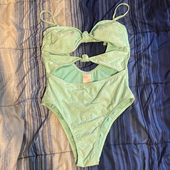 Woman's Full body swim suit Size s/xs - Picture 1 of 2